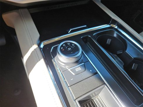 Used 2024 Ford Expedition Max XLT image 28