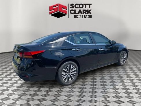 Used 2024 Nissan Altima 2.5 SV FWD image 6