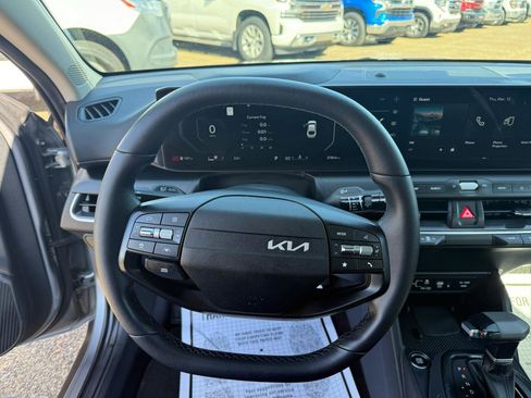 Used 2025 Kia K4 EX image 11