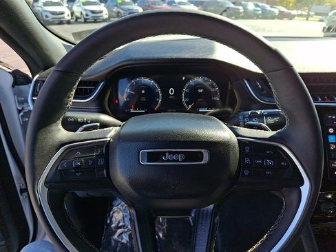 Used 2023 Jeep Grand Cherokee L Altitude image 19