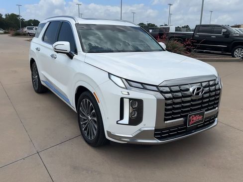 Used 2025 Hyundai Palisade Calligraphy FWD image 3