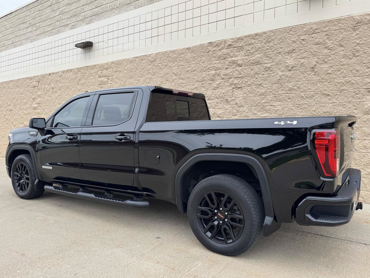 Used 2019 GMC Sierra 1500 Elevation w/ Elevation Value Package AWD/4WD image 6
