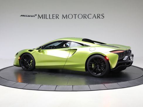 Used 2024 McLaren Artura image 4