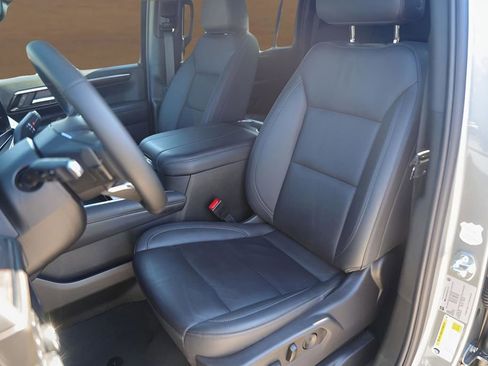 Used 2025 Chevrolet Suburban Z71 image 7