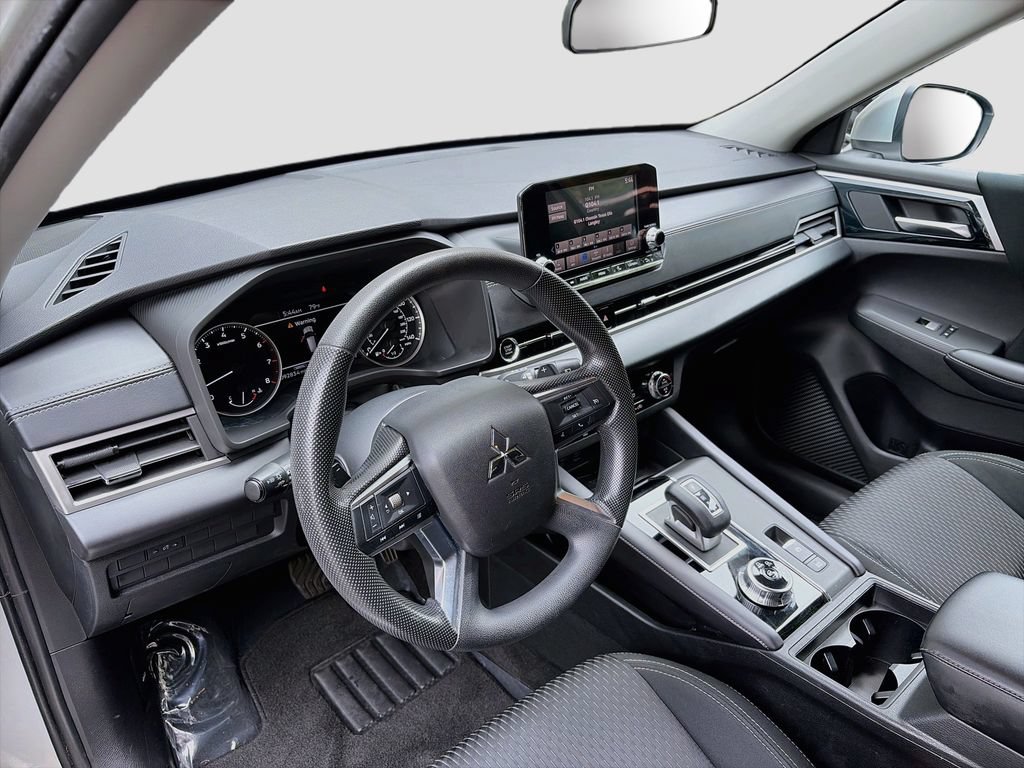 Used 2022 Mitsubishi Outlander ES FWD image 9