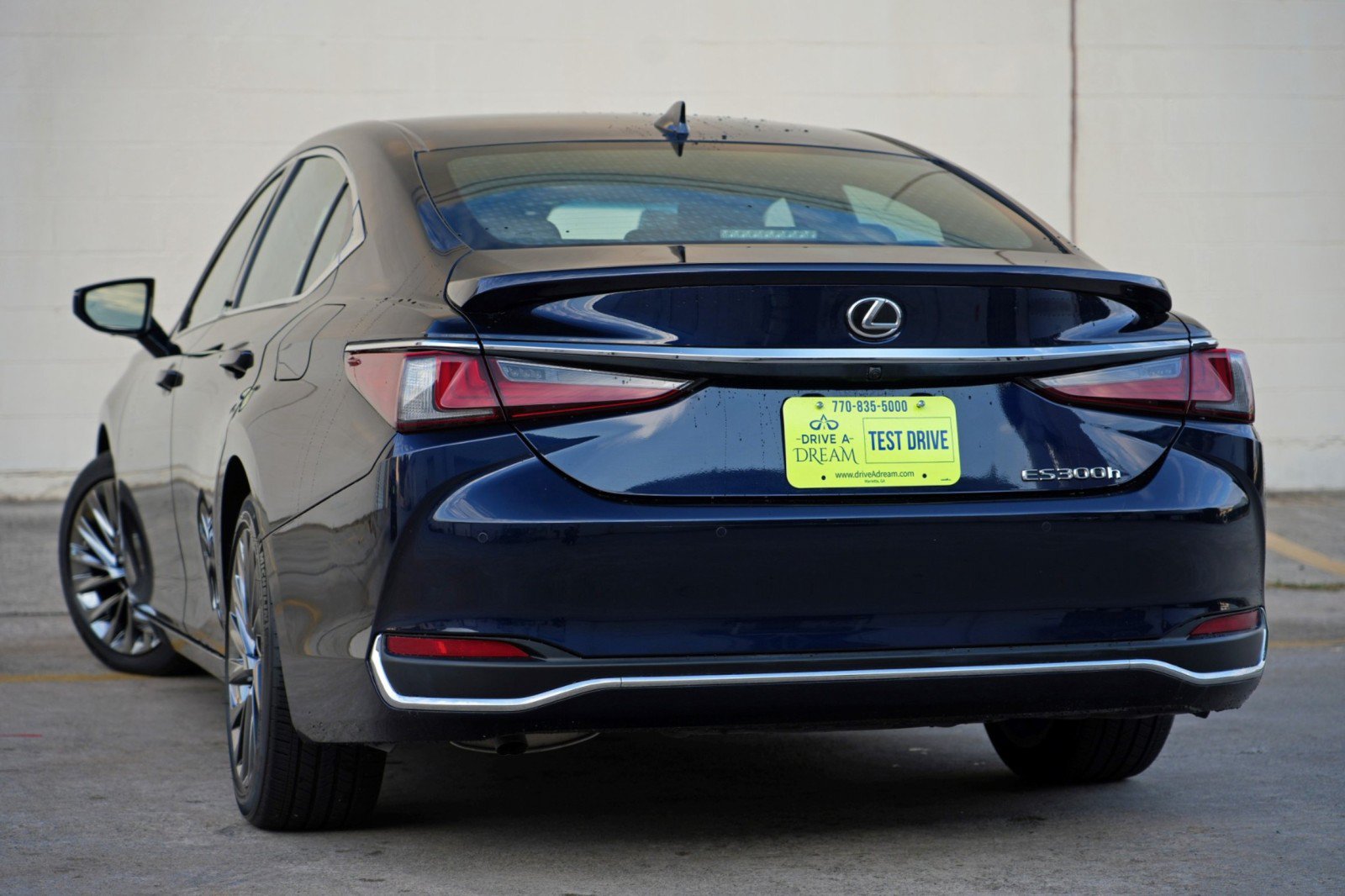 Used 2024 Lexus ES 300h Ultra Luxury w/ Accessory Package (Z2) FWD image 6
