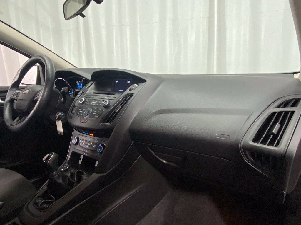 Used 2016 Ford Focus SE w/ SE Power Seat Package FWD image 29