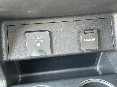 Certified 2023 Toyota Sienna Limited FWD image 24