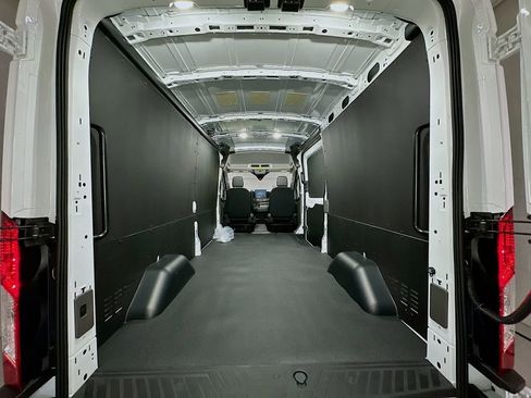 New 2026 Ford Transit 250 148 Medium Roof w/ Exterior Upgrade Package RWD image 29