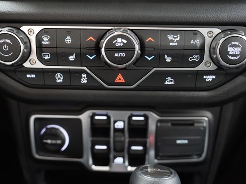 New 2025 Jeep Gladiator Sport image 27