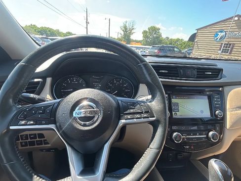 Used 2017 Nissan Rogue SL w/ SL Premium Package FWD image 23