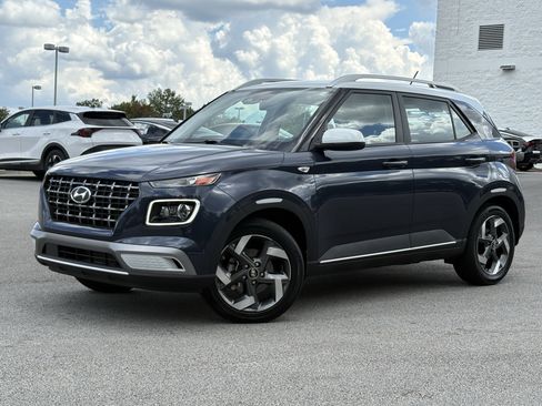 Used 2025 Hyundai Venue Limited FWD image 1