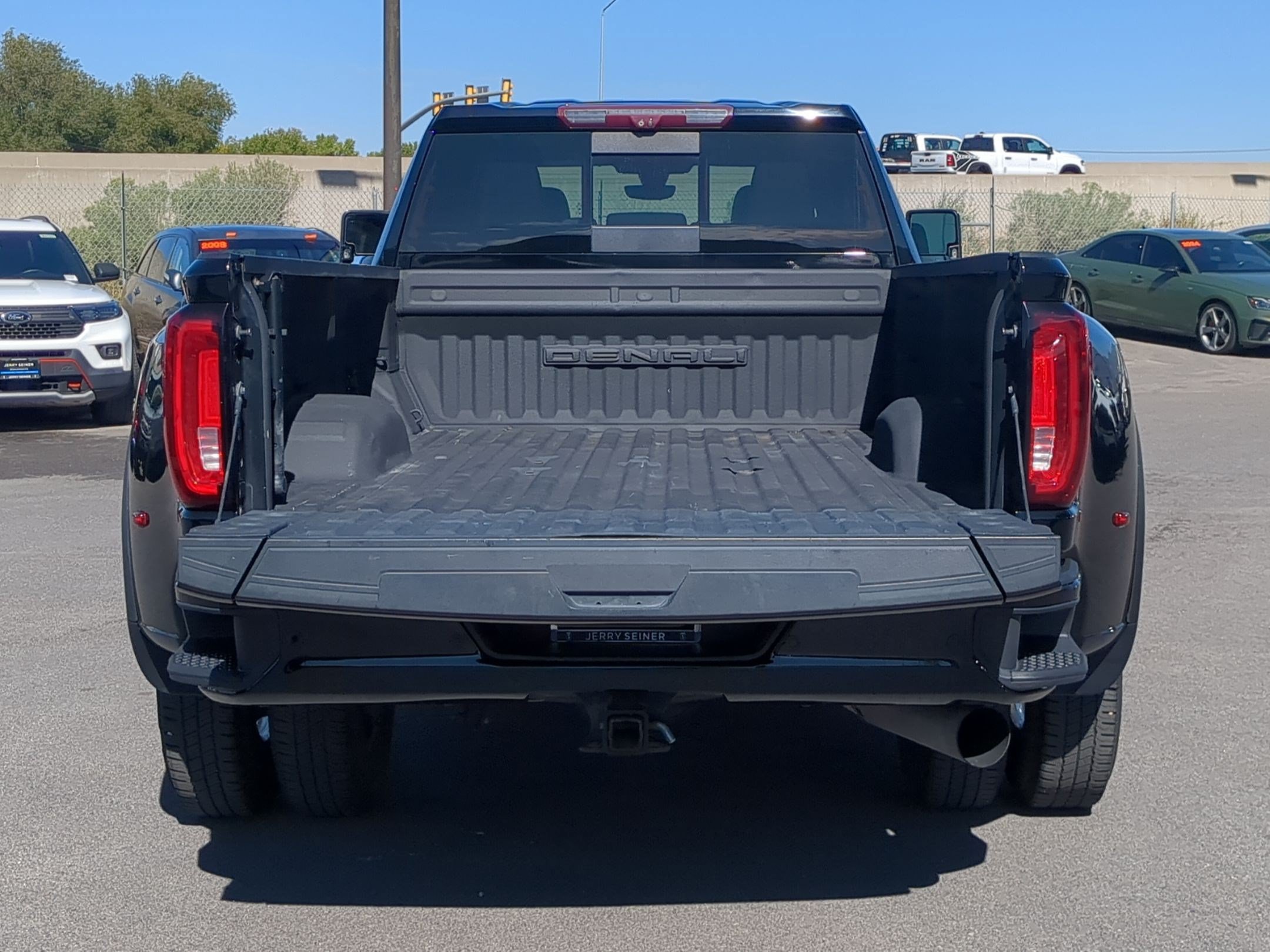 Used 2020 GMC Sierra 3500 Denali w/ Denali Ultimate Package AWD/4WD image 34