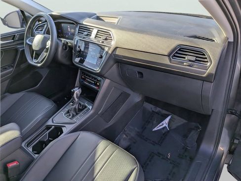 Used 2023 Volkswagen Tiguan SE FWD image 10