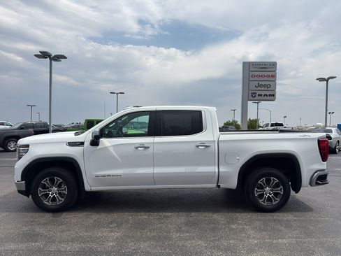 Used 2025 GMC Sierra 1500 SLT AWD/4WD image 8