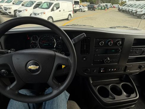 Used 2019 Chevrolet Express 2500 RWD image 31