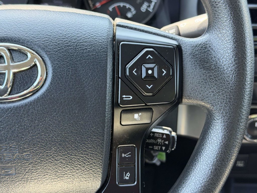 Used 2018 Toyota Tacoma SR AWD/4WD image 9