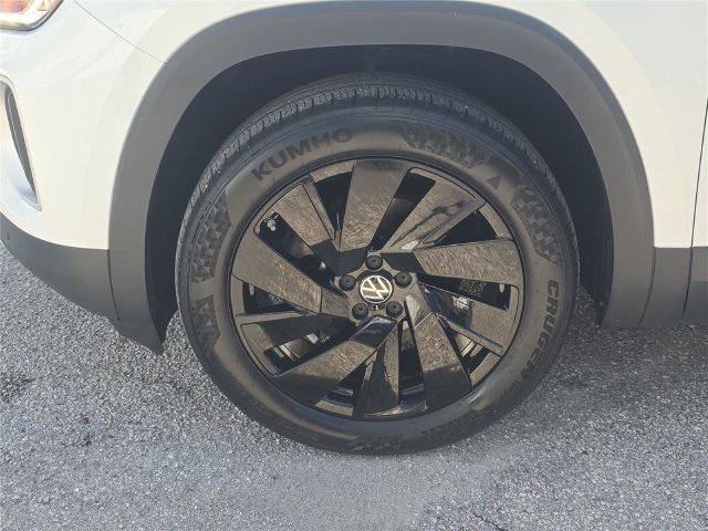 Used 2024 Volkswagen Atlas SE w/ Panoramic Sunroof Package FWD image 7