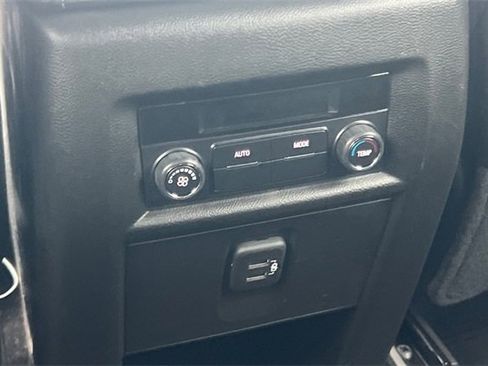 Used 2023 Chevrolet Traverse LT image 15