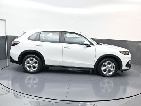 Used 2024 Honda HR-V LX image 2