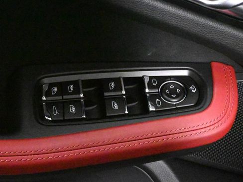 Used 2026 Porsche Macan AWD/4WD image 33