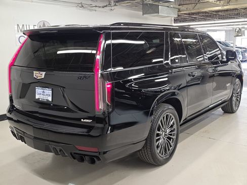Used 2023 Cadillac Escalade ESV V AWD/4WD image 7
