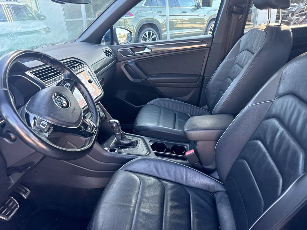 Used 2018 Volkswagen Tiguan SEL Premium w/ R-Line Package FWD image 2