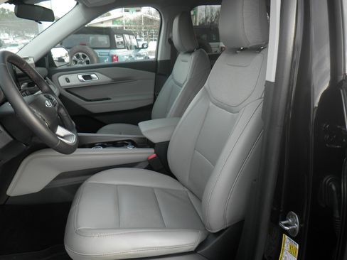 Certified 2025 Ford Explorer Active w/ Active Comfort Package image 12