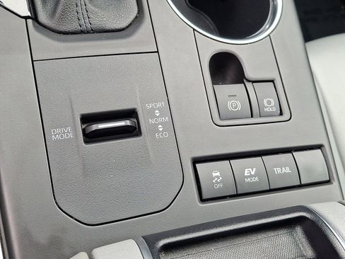 Used 2021 Toyota Highlander XLE image 28