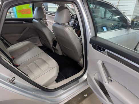 Used 2017 Volkswagen Passat 1.8T SE image 19