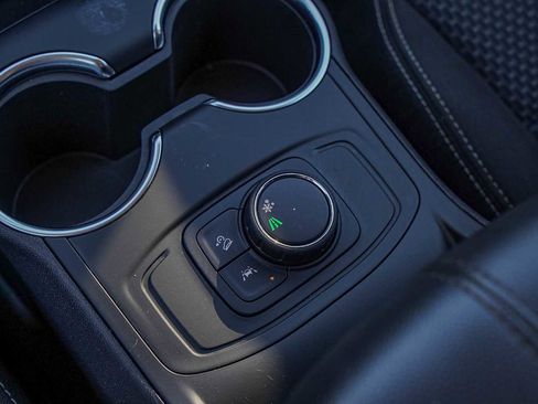 Used 2024 GMC Terrain SLE image 21