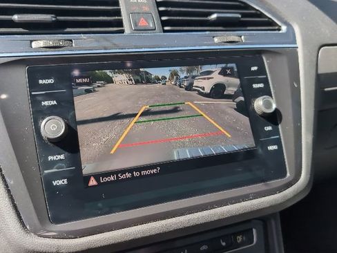 Used 2019 Volkswagen Tiguan SE image 18