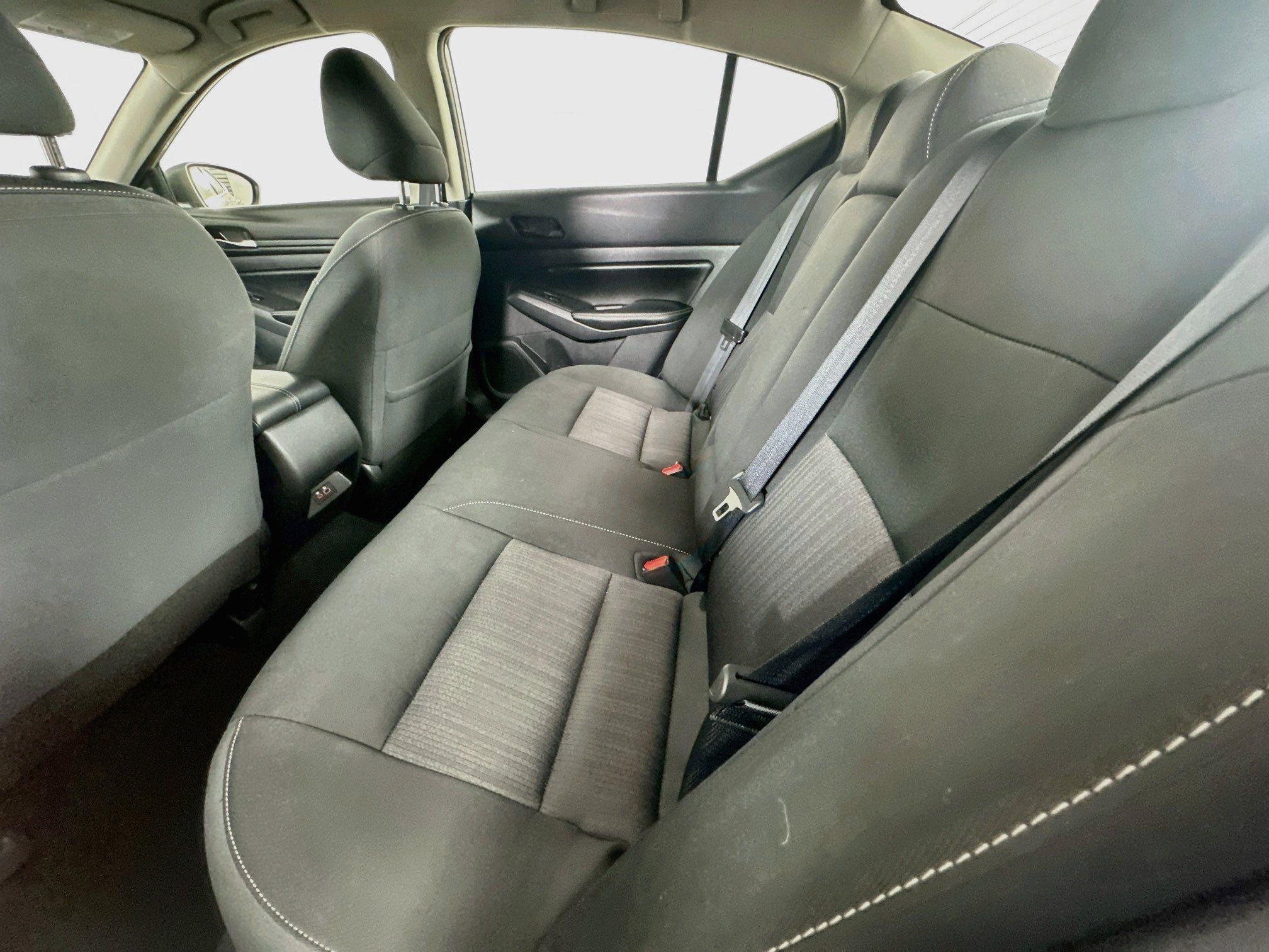 Used 2025 Nissan Altima 2.5 SV FWD image 26