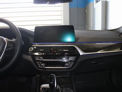 Used 2023 BMW 530i xDrive w/ Convenience Package image 25