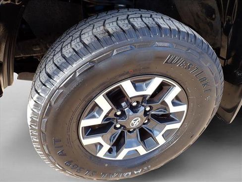 Used 2021 Toyota Tacoma TRD Off-Road image 5