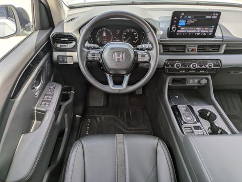 Used 2023 Honda Pilot Touring image 16
