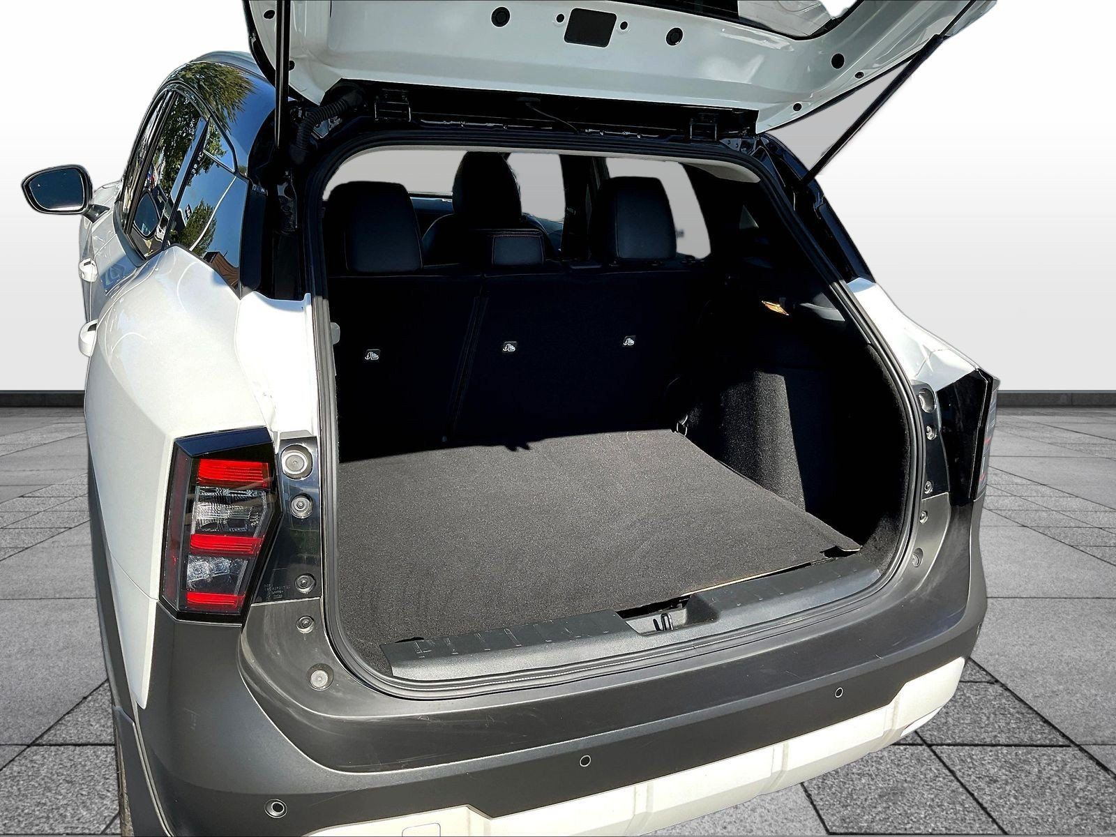 Certified 2026 Nissan Kicks SR w/ Cold Weather Package AWD/4WD image 9