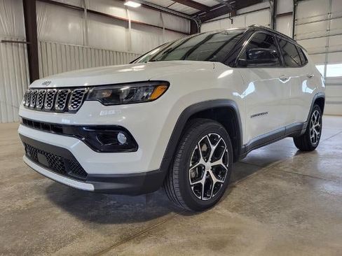 Used 2024 Jeep Compass Limited AWD/4WD image 2