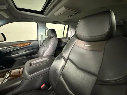 Used 2018 Cadillac Escalade ESV Premium Luxury AWD/4WD image 8