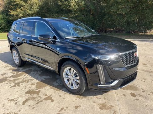 New 2025 Cadillac XT6 Luxury image 11