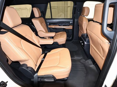 Certified 2024 Ford Expedition Platinum image 20