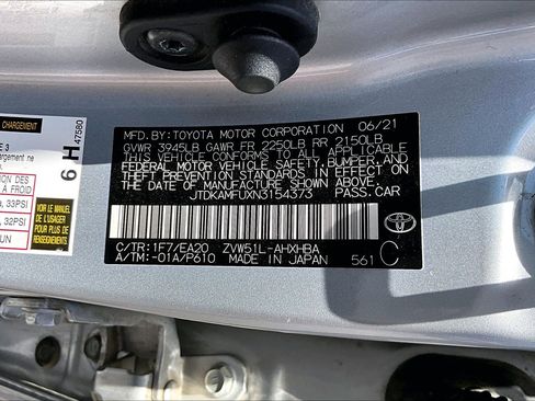 Used 2022 Toyota Prius XLE FWD image 3
