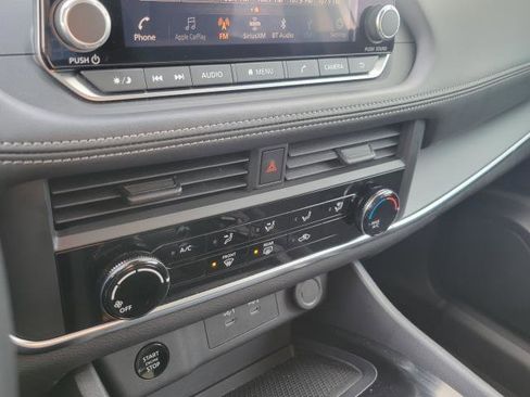 Used 2024 Nissan Rogue S image 18