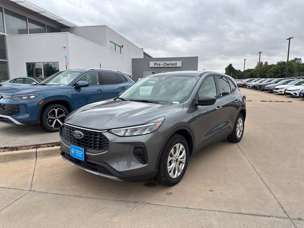 Used 2025 Ford Escape Active FWD image 1