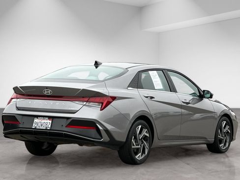 Used 2024 Hyundai Elantra Limited FWD image 6