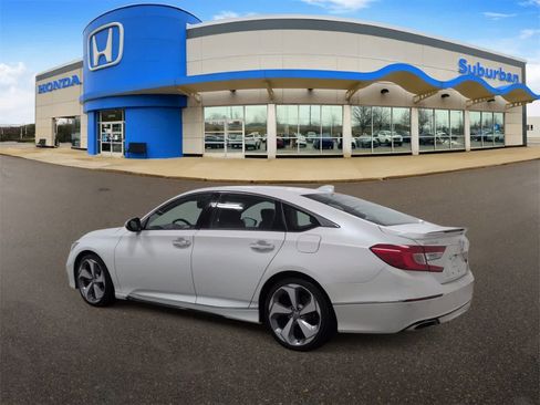 Used 2018 Honda Accord Touring image 6