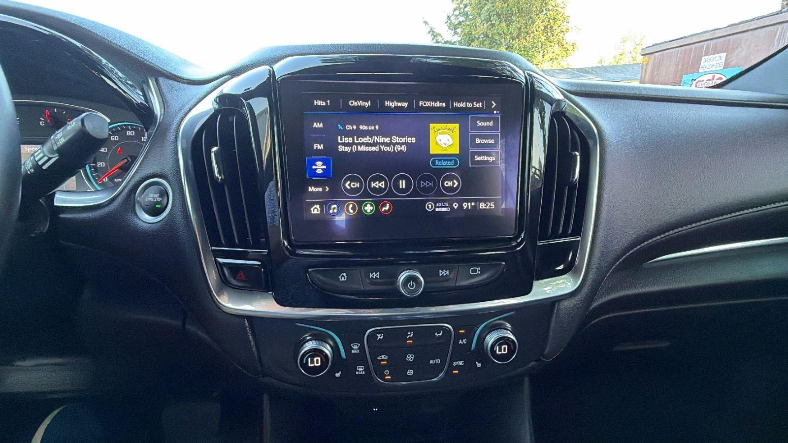 Used 2023 Chevrolet Traverse LT FWD image 32