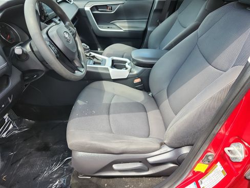 Used 2019 Toyota RAV4 LE AWD/4WD image 9