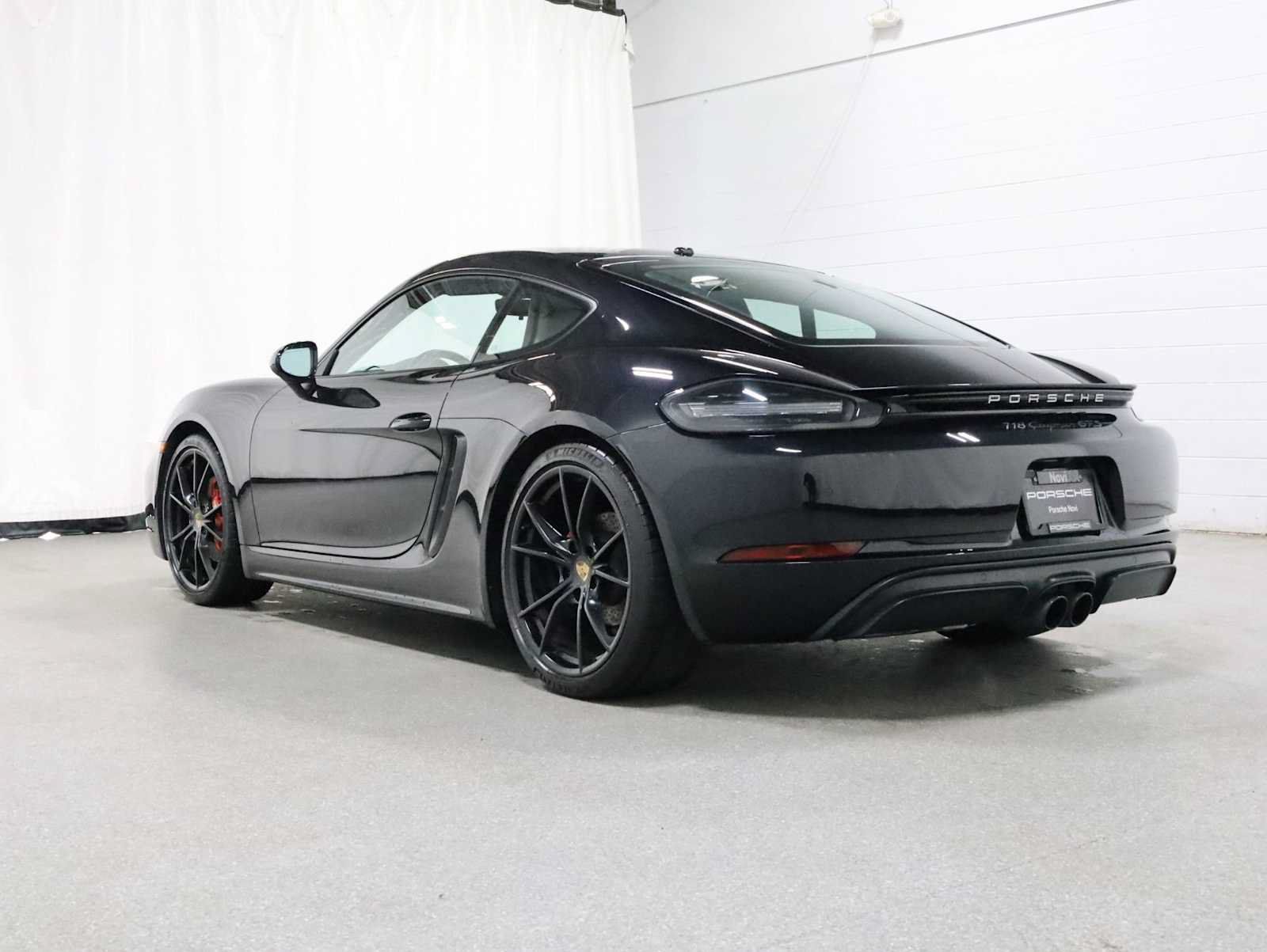 Used 2019 Porsche 718 Cayman GTS RWD image 3