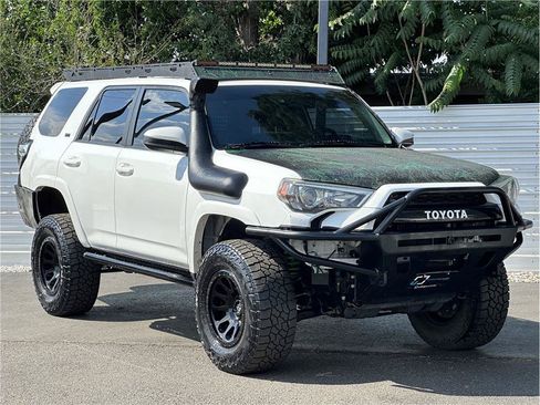 Used 2020 Toyota 4Runner SR5 AWD/4WD image 8